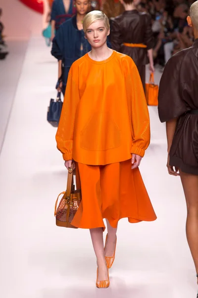 Look 14